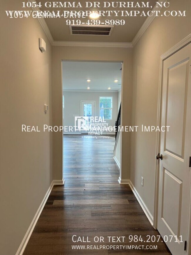 Building Photo - 1054 Gemma Dr