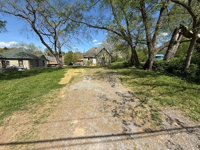 Building Photo - 1514 Jourolman Ave