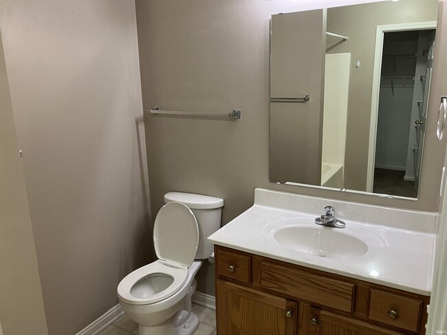 Building Photo - 8120 Cedar Point Dr