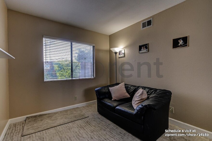 Building Photo - 67 Silkberry