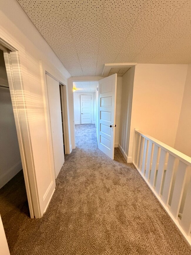 Building Photo - Vintage Home in an unbelievable location