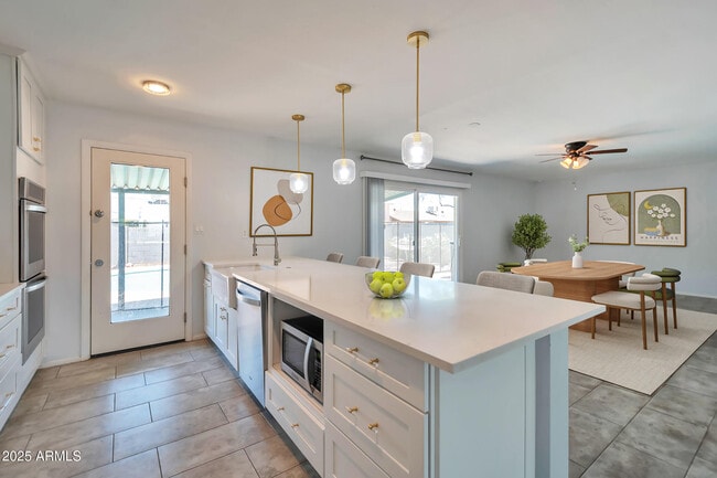 Building Photo - 1644 E Broadmor Dr