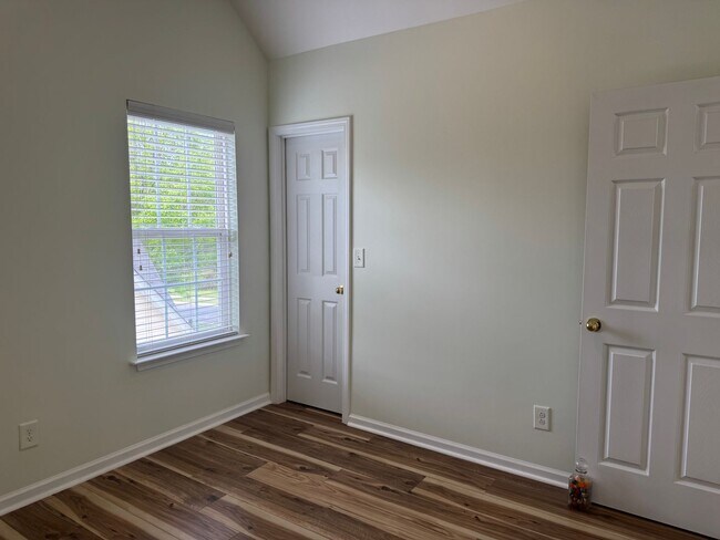 Building Photo - Four Bedroom Home in Curtis Pond