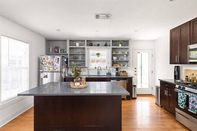 Building Photo - 5405 Sunshine Dr