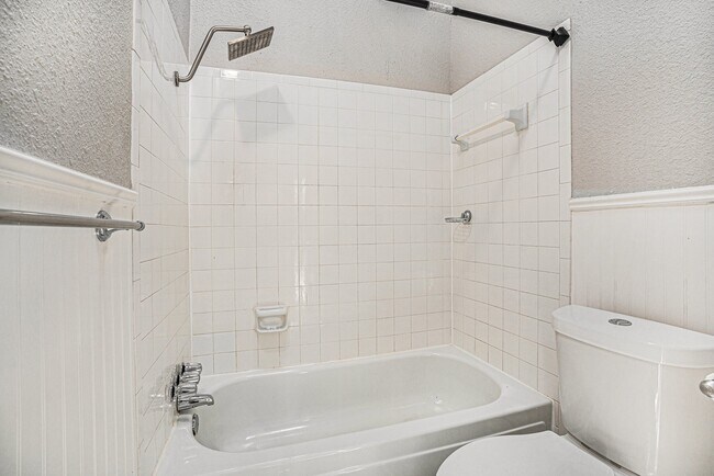 Building Photo - 16607 Neumann Dr