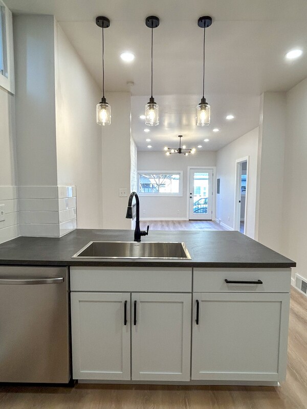 Building Photo - 3206 Dobson St