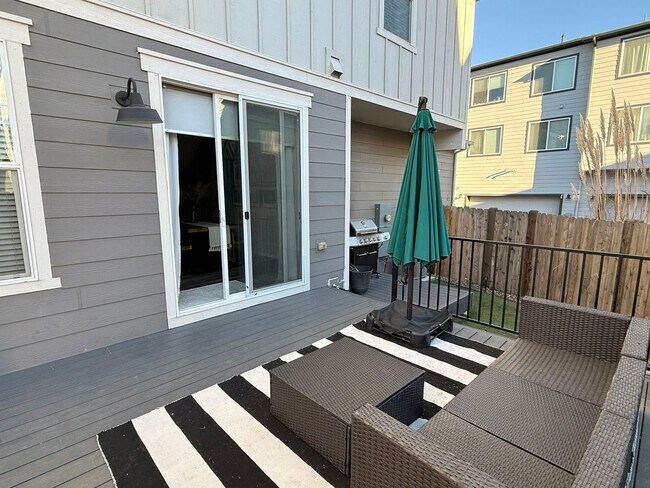 Building Photo - Modern 3 Bed - 2.5 Bath - Baseline - $500 Off First Months Rent!