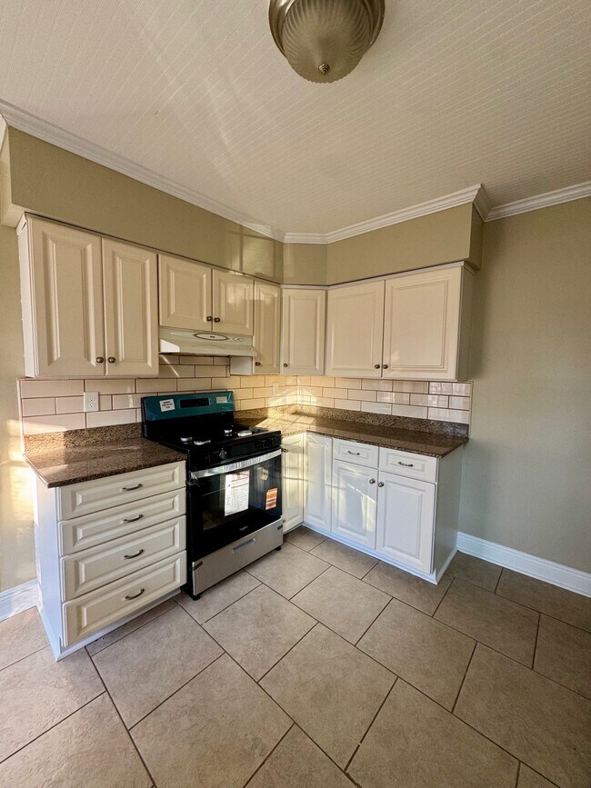 Building Photo - 1822 Homer St