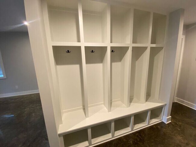 Building Photo - Prime East End Rental Home