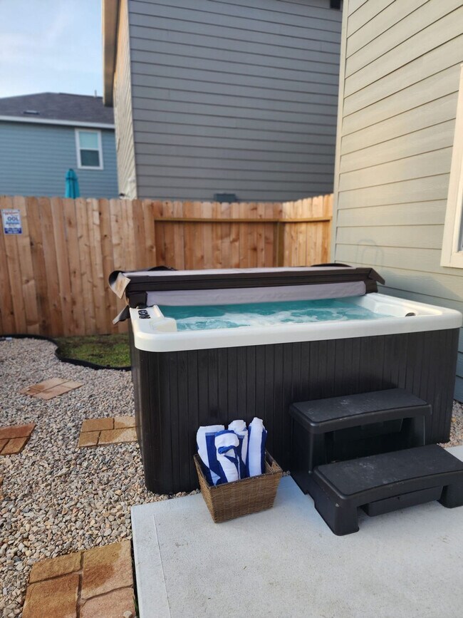 Building Photo - 10314 Woodwick St