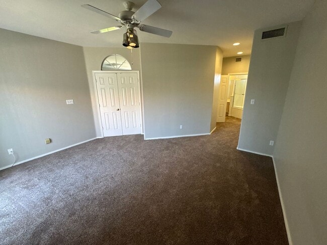 Building Photo - 2 Bedroom - 2 Bath - 1 Car Garage - Phoenix