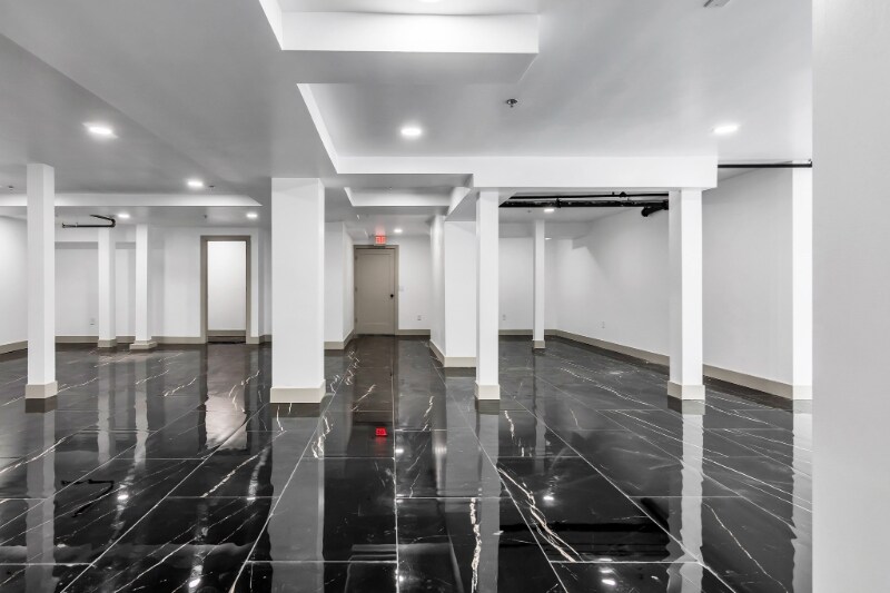 Building Photo - 2 Charles St