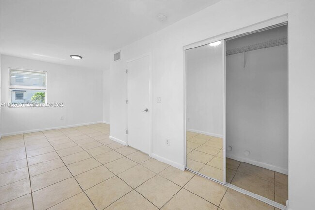 Building Photo - 577 NE 82nd St