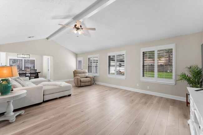 Building Photo - 28814 Holly Hill Dr