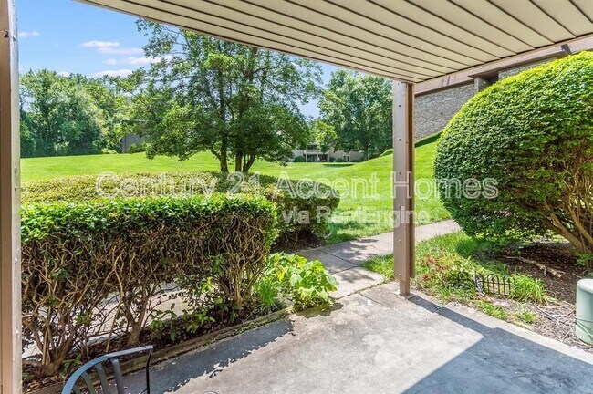 Building Photo - 5805 Royal Ridge Dr