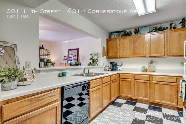 Building Photo - 601 11th St