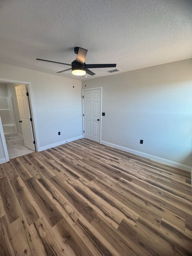 Building Photo - 108 Chisum Dr