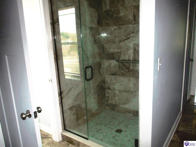 Building Photo - 130 Diamond Ct