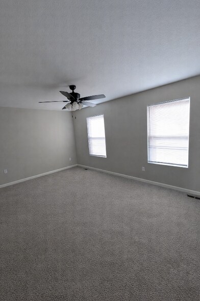 Building Photo - 8894 W Meadow Park