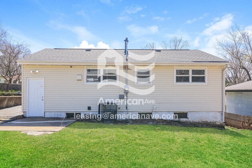 Building Photo - 1137 Maple Ave