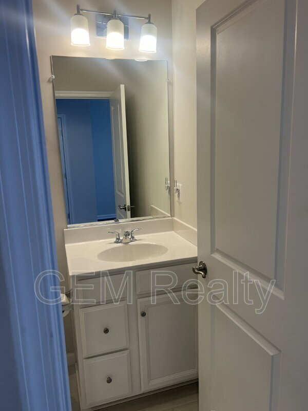 Building Photo - 1833 Sag Harbor Ln