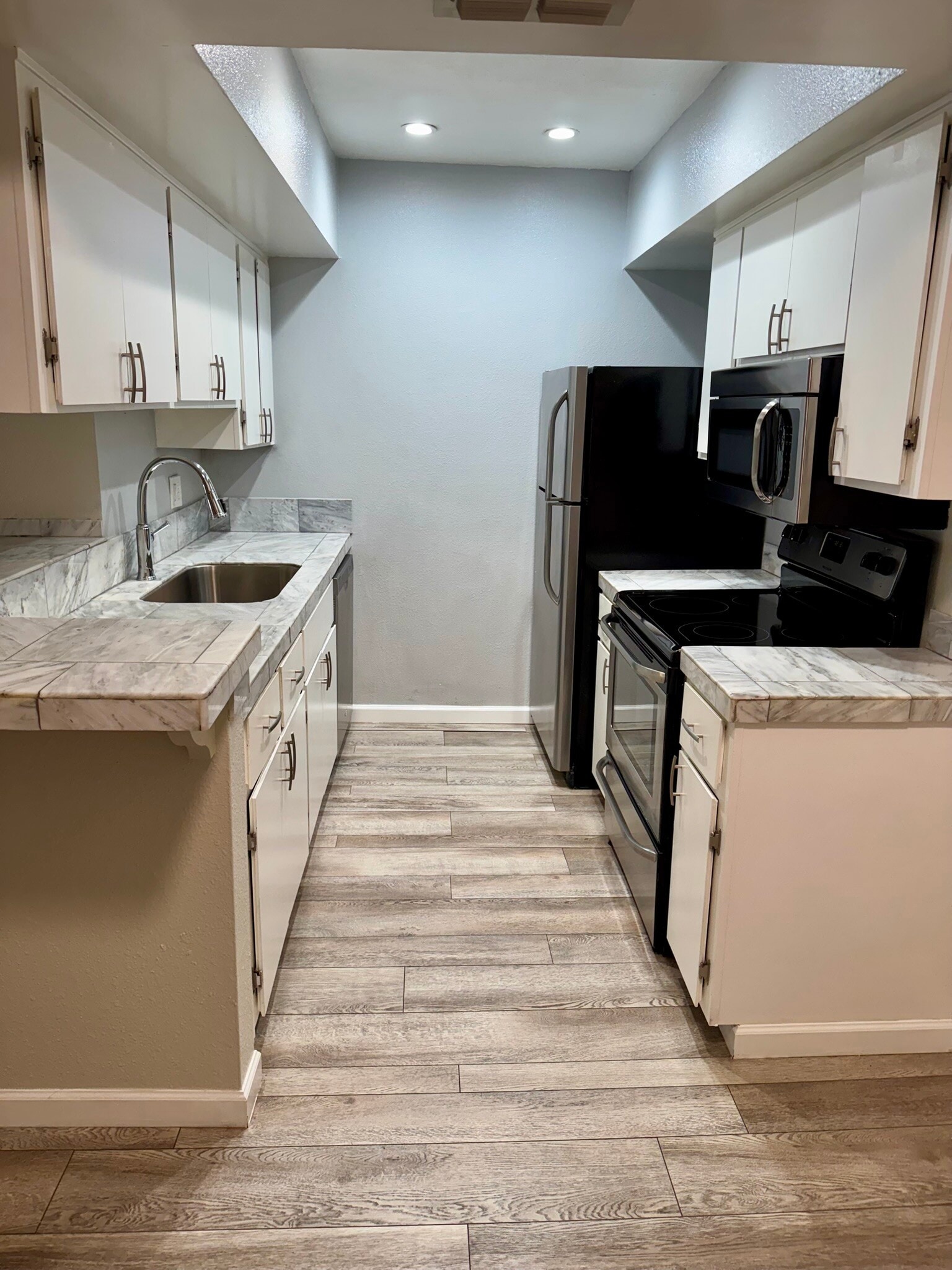 Kitchen - 4554 E Paradise Village Pky N