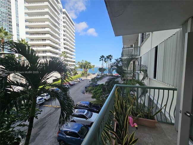 Building Photo - 1408 Brickell Bay Dr