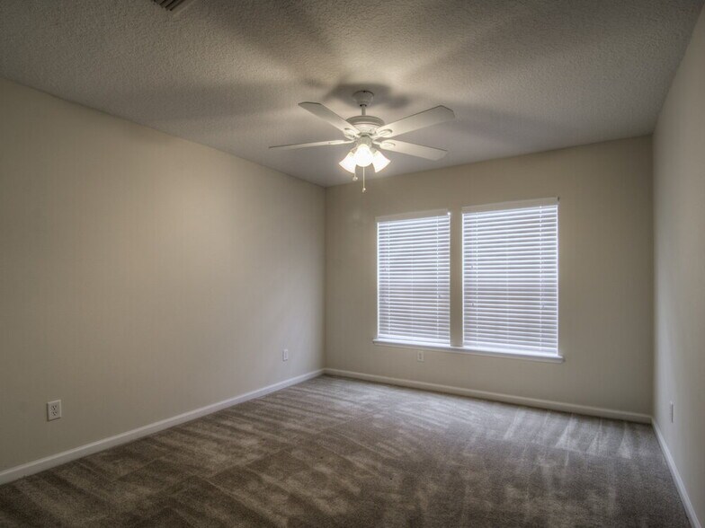 Building Photo - 3852 Cedar Bluff Ln