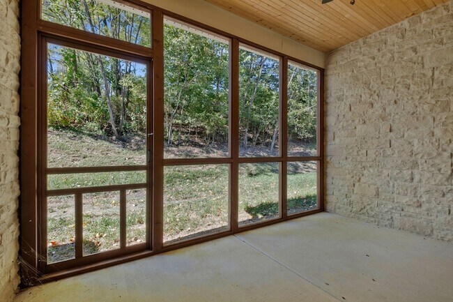 Building Photo - 118 Nickolas Cir