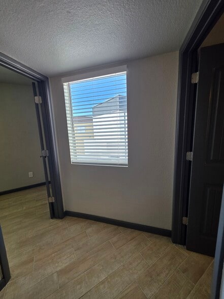 Building Photo - 1749 E Pepper Cir