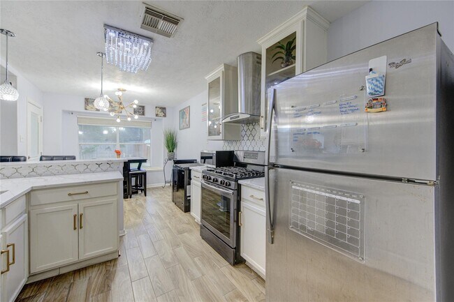 Building Photo - 19334 Strathmore Pl Ln