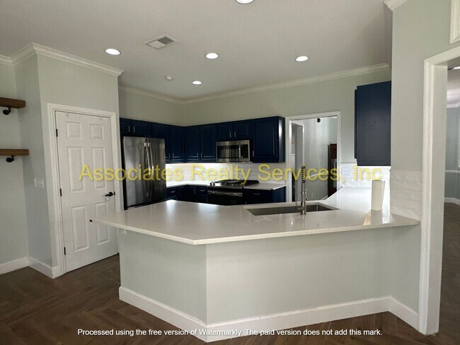 Building Photo - Beautiful Family home in Mentone!