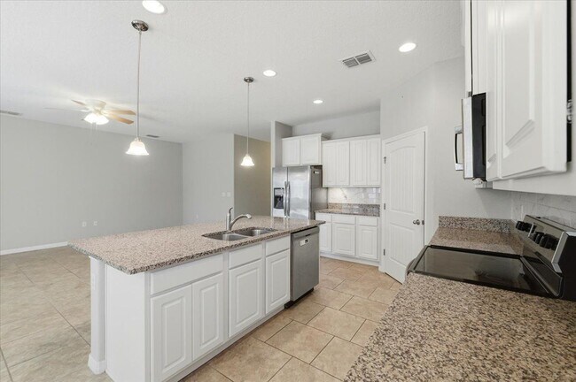 Building Photo - 145 Waterside Cir