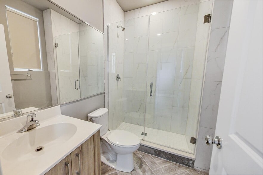 Building Photo - 6204 S Kimbark Ave