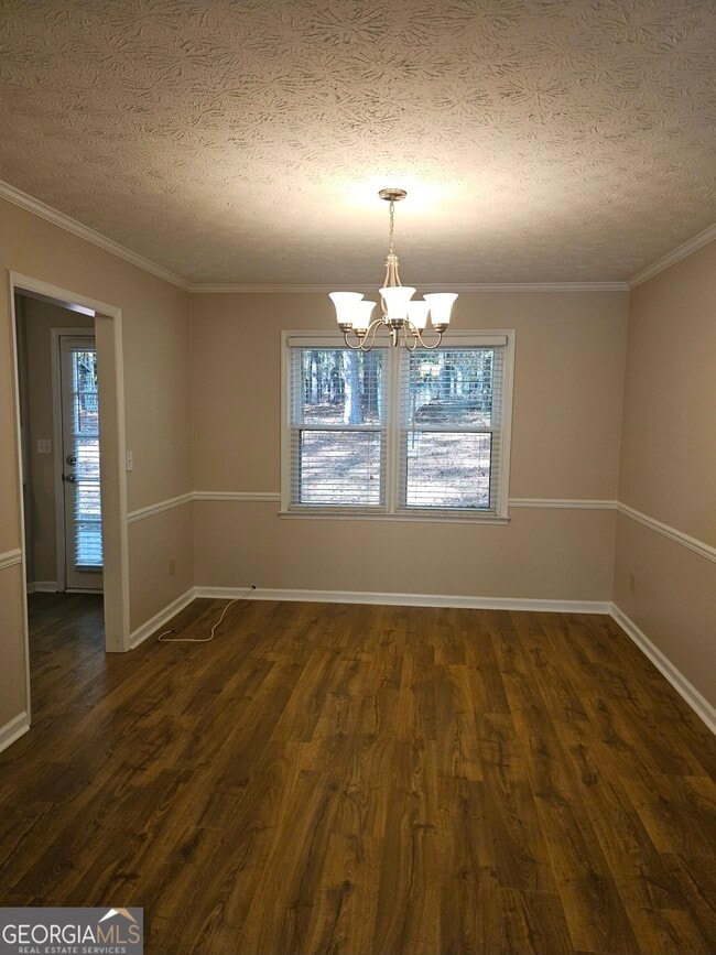 Building Photo - 102 Sauterne Way