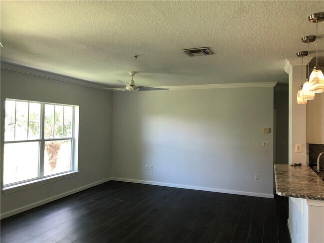 Building Photo - 5035 Fairways Cir