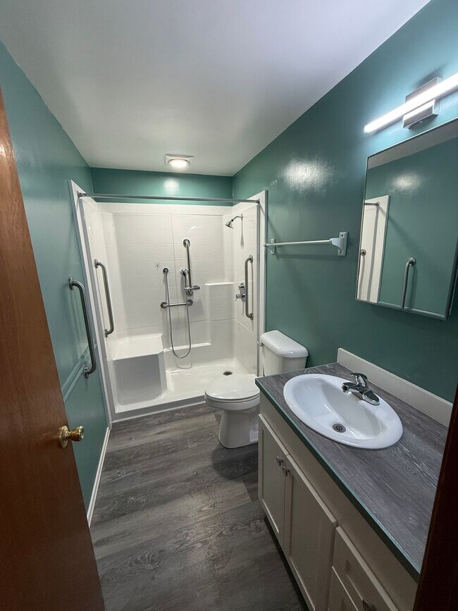 Building Photo - 3 Bed, 1 Bath Single Level Home For Rent in Port Townsend!