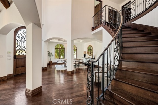 Building Photo - 718 N Poinsettia Ave