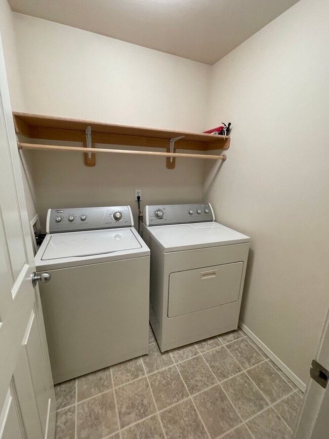 Building Photo - Three bedroom located near JBER