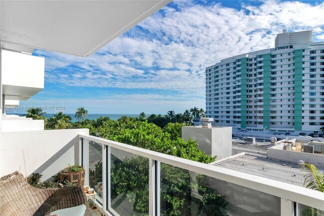 Building Photo - 5313 Collins Ave