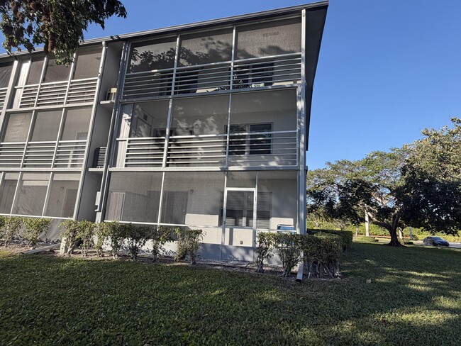 Building Photo - 169 Suffolk F