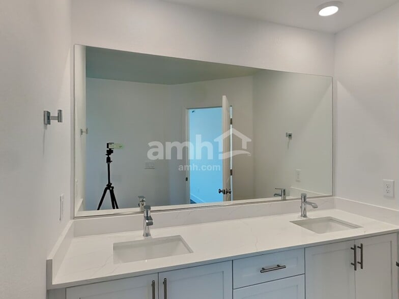 Building Photo - 5810 Astapor St