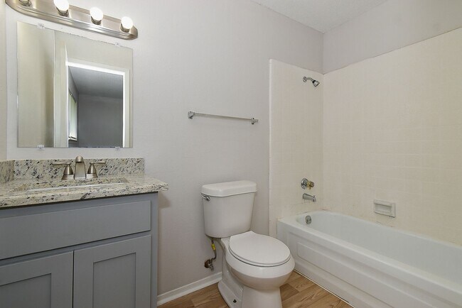 Building Photo - 1703 La Fontaine Ln