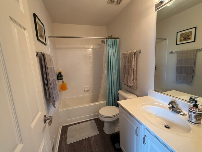 Building Photo - 2427 Golf Ridge Cir
