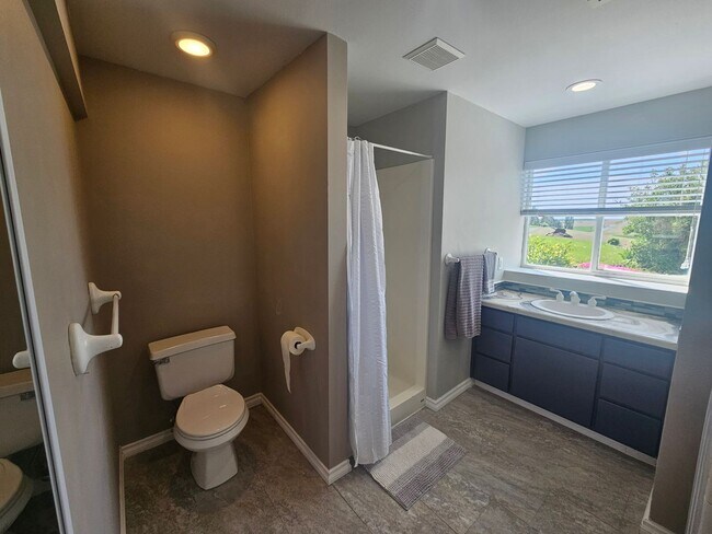 Building Photo - Fully Remodeled Daylight Basement + Utilities!