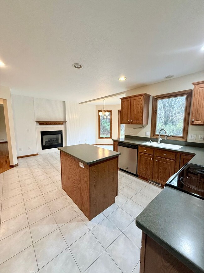 Building Photo - **MOVE-IN SPECIAL** Four Bedroom Home in T...