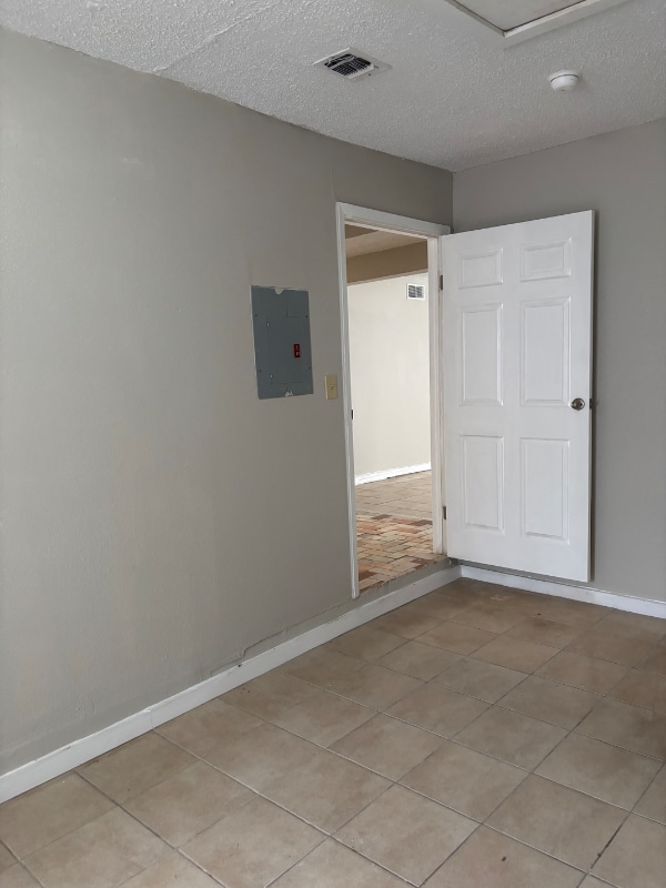 Building Photo - 230 Schmeltzer Ln