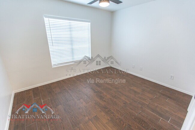 Building Photo - 110 Cholla St