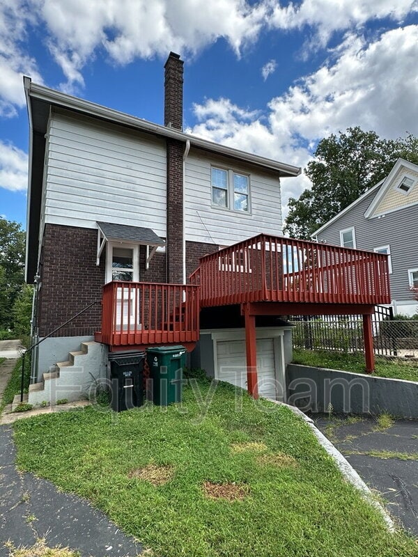 Building Photo - 3823 Drake Ave