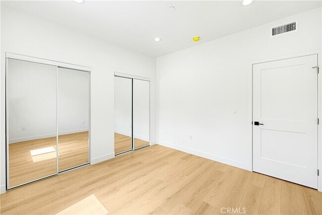 Building Photo - 4038 Somers Ave